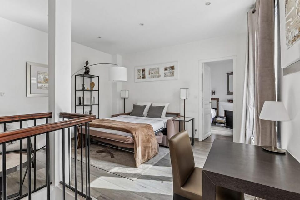 Apartment, Private Bathroom, Garden View | Lounge