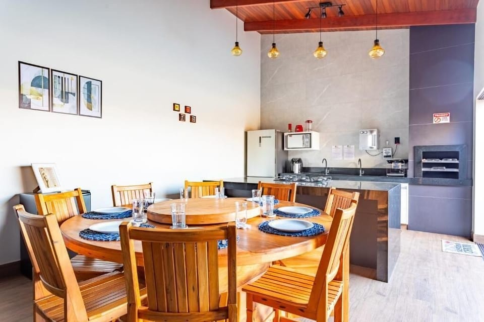 Basic Chalet | Dining