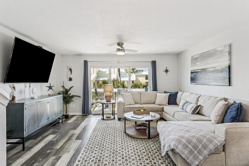 Spacious Living Room, Big Screen Tv