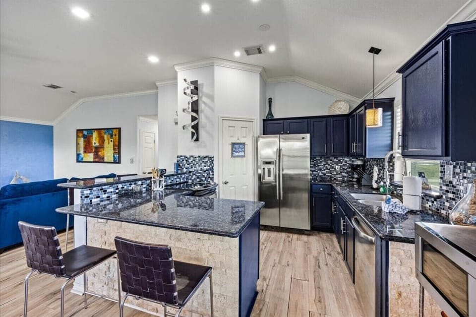 Cook, gather & connect in this stunning kitchen