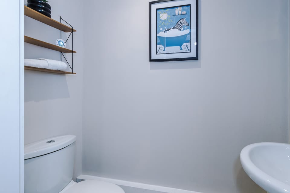 Modern 2 Bed Manchester Stay With Parking Garden House in Salford