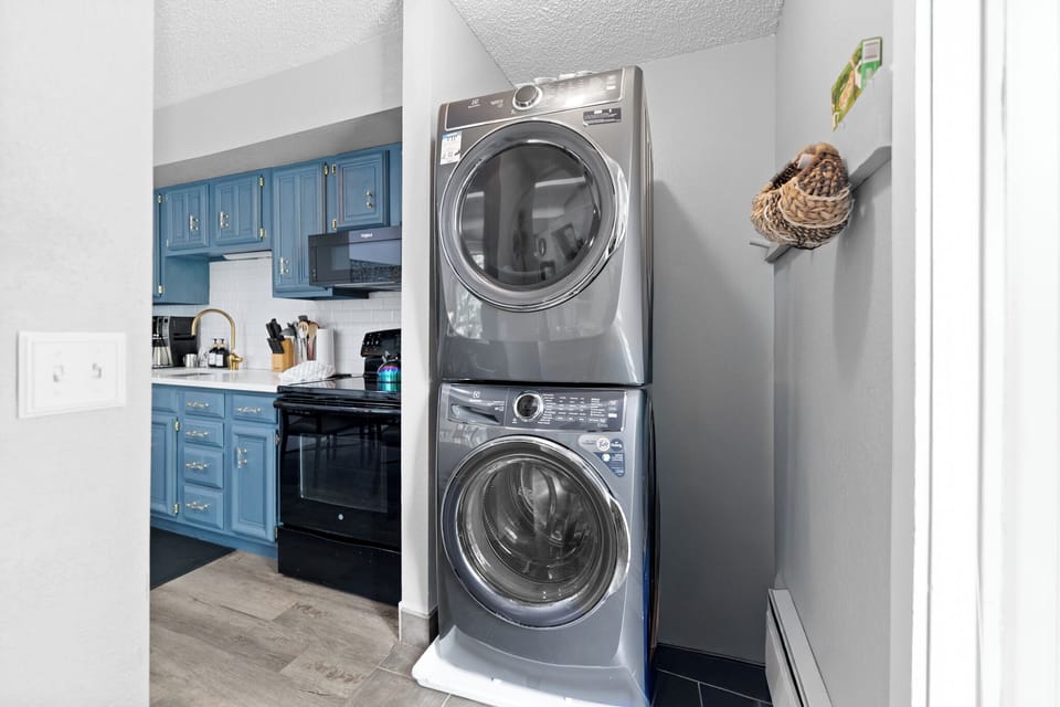 Your in-unit washer and dryer make packing light easy, so you can spend more time exploring and less time worrying about laundry.