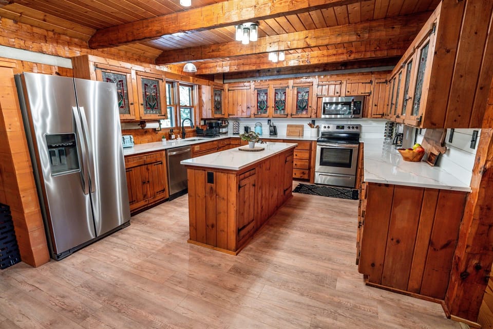 Kitchen - fully stocked and great for large groups 