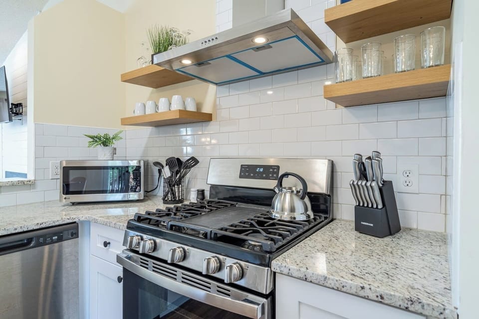 Range and microwave provided