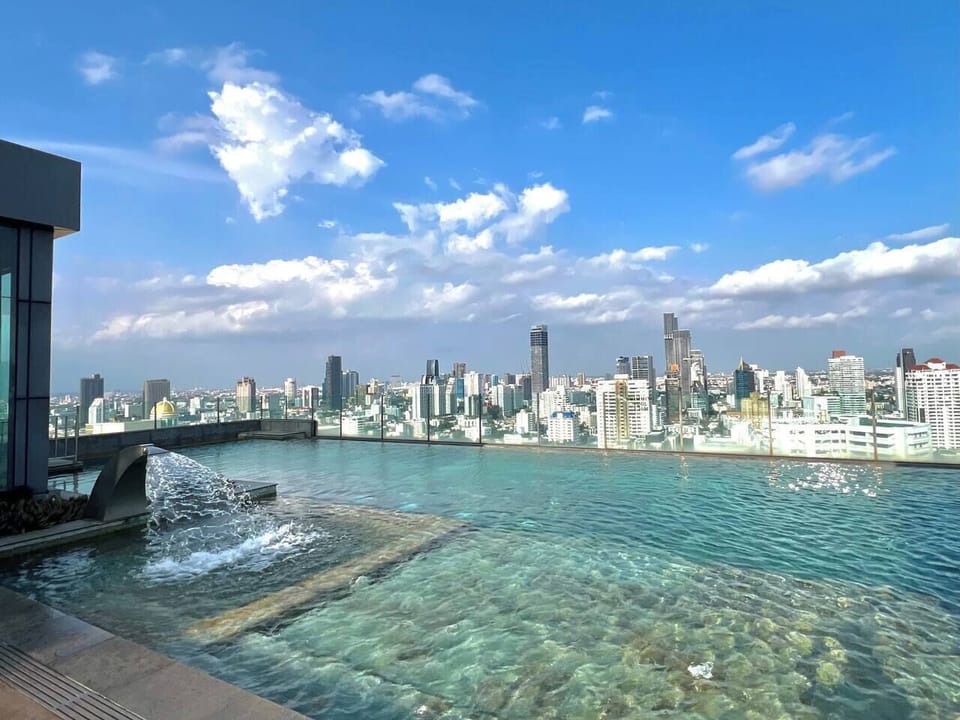 【 Facilities Pool 】One of the top-tier highlights a rooftop swimming pool with city views. Whether you’re doing morning laps or unwinding at sunset, this sky-high oasis is the perfect place to refresh and relax above the city.
