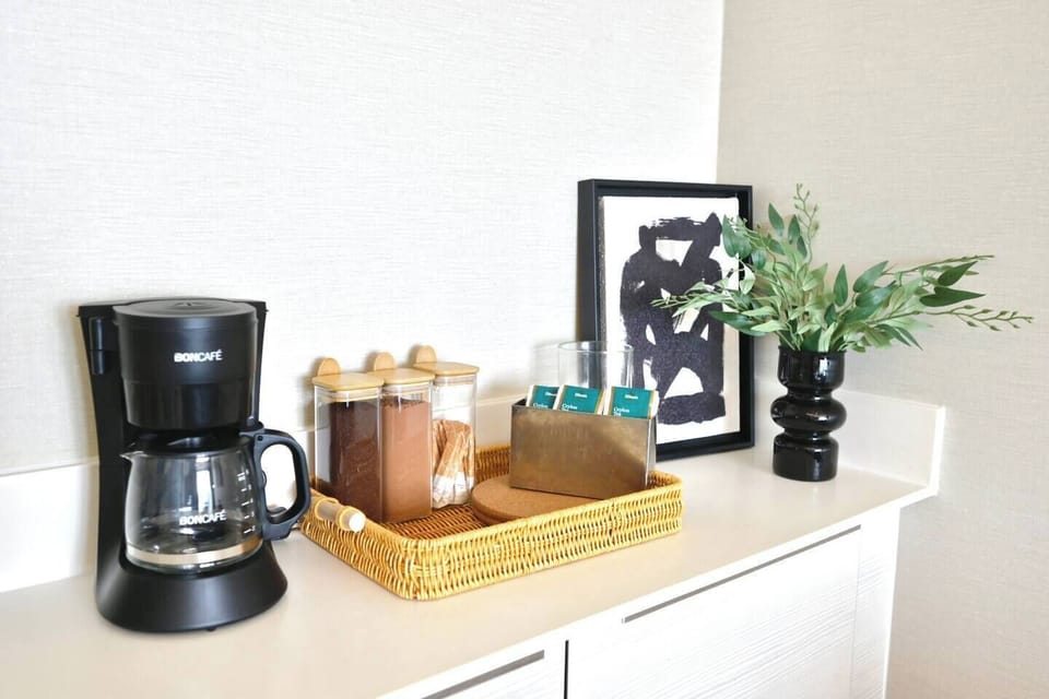 【 Coffee Corner 】Just for you featuring a coffee maker for a fresh brew, along with instant coffee sticks for quick and easy mornings. Whether you prefer a slow start or a quick caffeine fix, everything you need is right here.