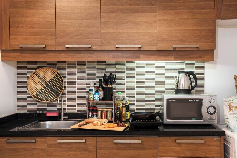 In-Unit Laundry + Fully Stocked Cleaning Supplies
A rare find—full washer, microwave, and organized essentials for longer stays or seamless day-to-day living.