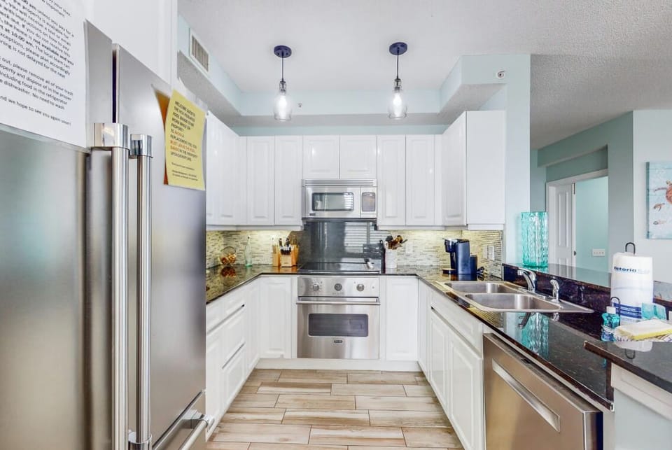 Condo, Multiple Beds (Beach Colony East 2D) | Private kitchen
