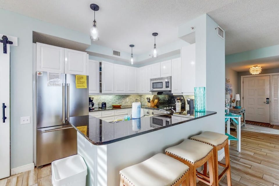 Condo, Multiple Beds (Beach Colony East 2D) | Private kitchen