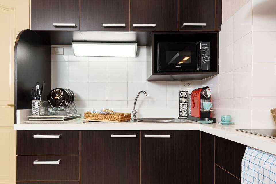 You will able to find a electric hot water kettle in the cabinet also There’s a BPA-free bowl that’s safe to use in the microwave.