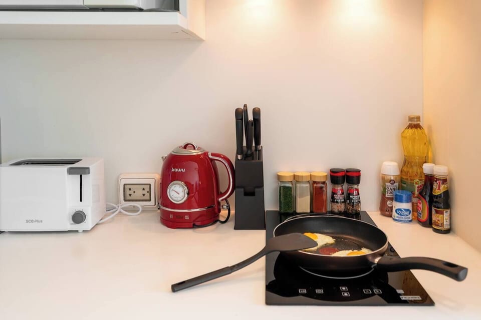 Spice and basic cooking ingredient including cooking oil is provided.