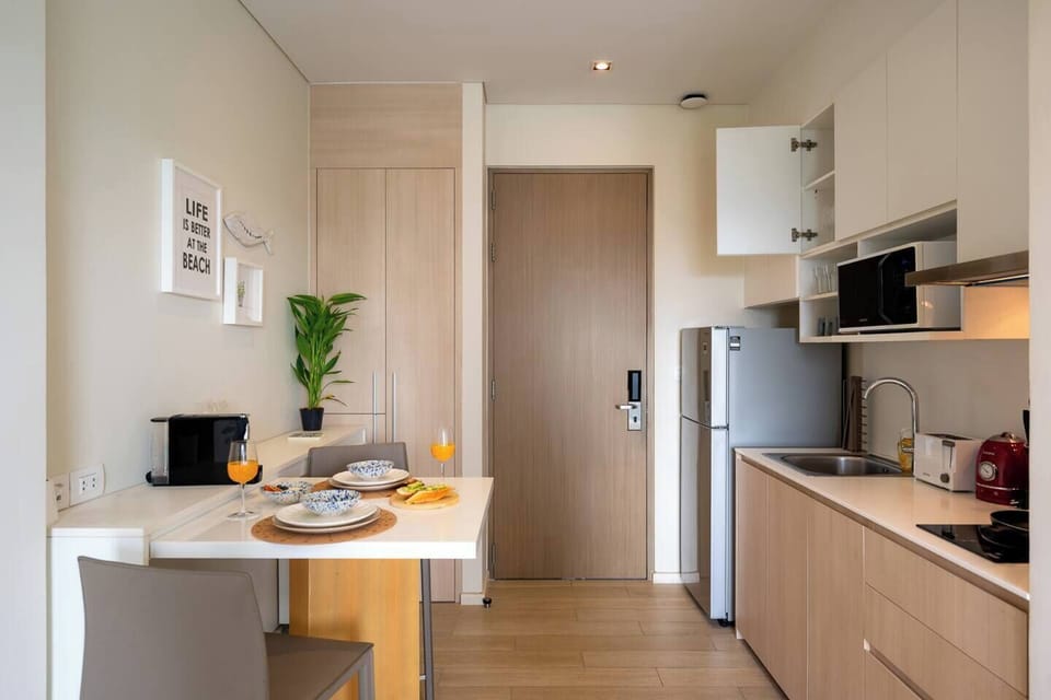 Fridge equipped with freezer for storing with ease