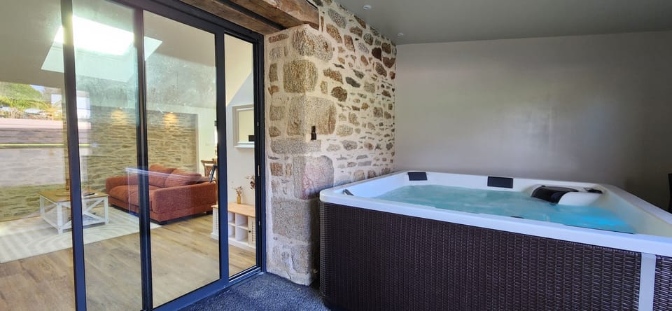 Indoor spa tub