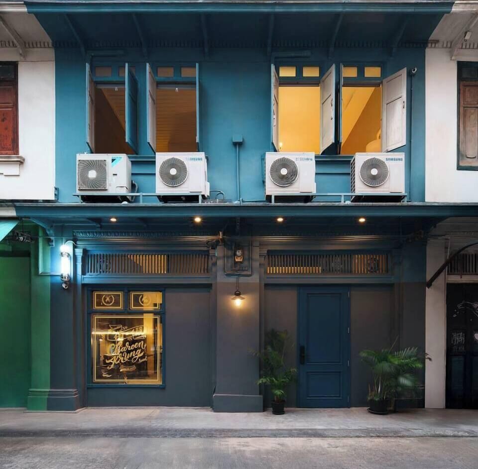 Entire Riverside Shophouse near ICONSIAM , composed of 5 BR , a living room, a fully equipped kitchen, and 3 bathrooms For Families and Groups. 
