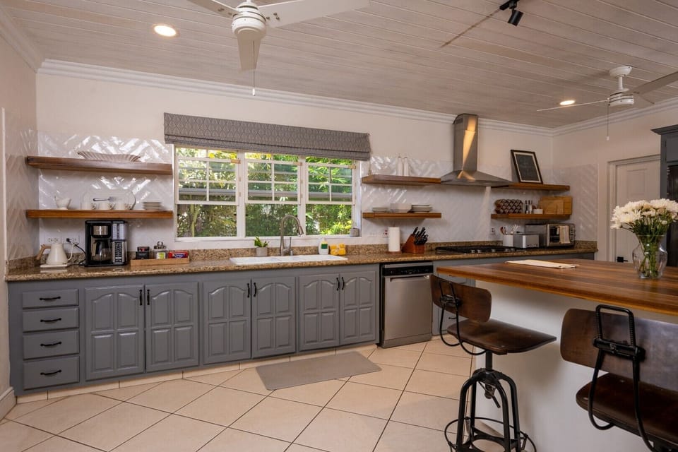 Very open, spacious and well equipped kitchen