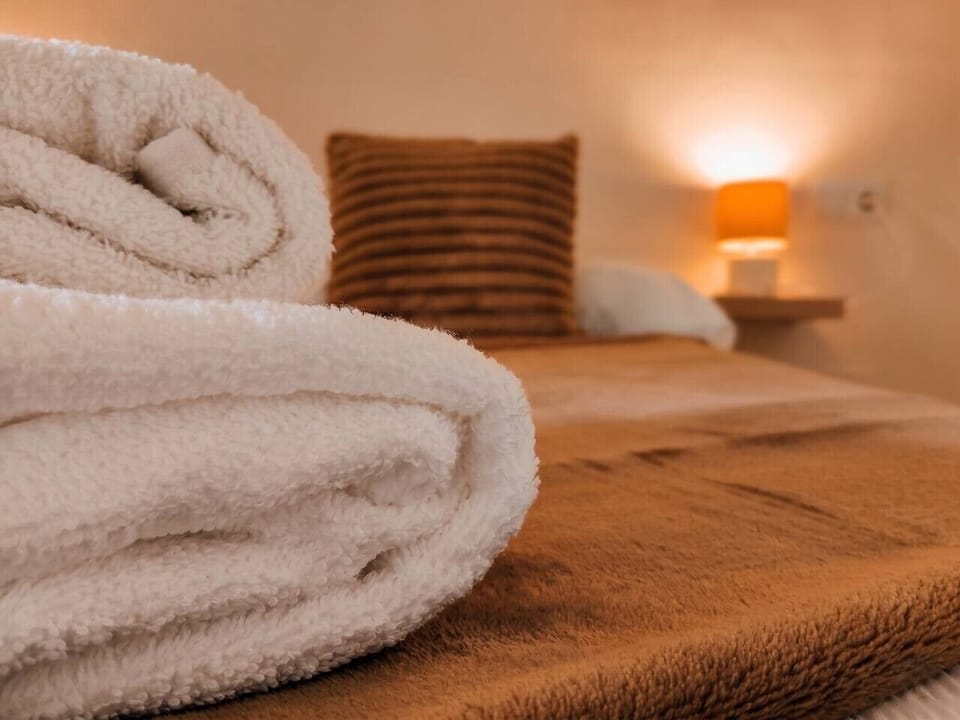Luxury Bedroom, Towels, Fresh linens.