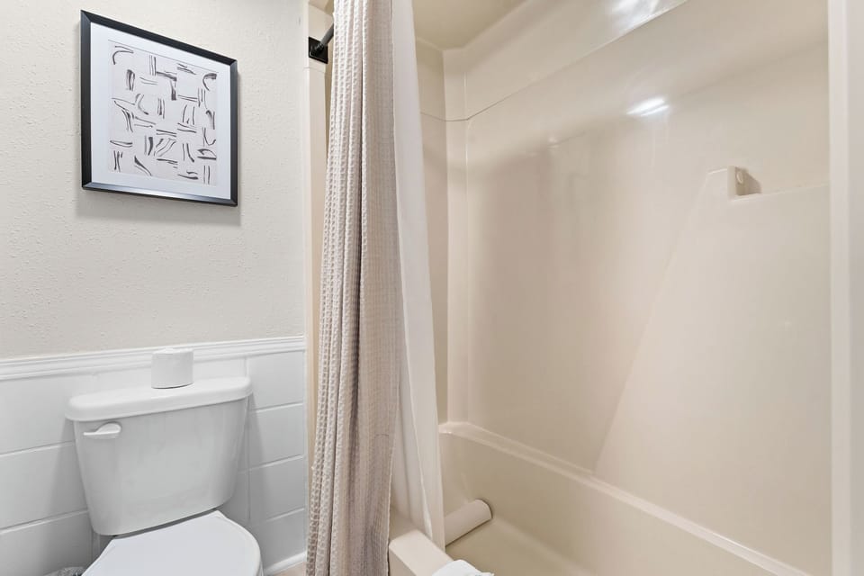 Double Room, 2 Queen Beds | Bathroom | Combined shower/tub, free toiletries, hair dryer, towels