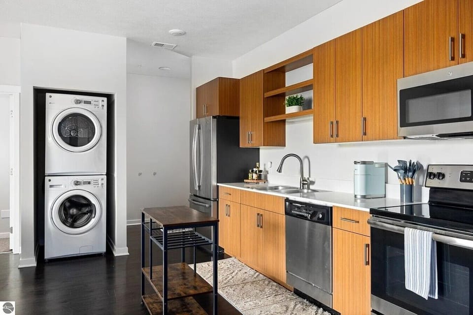 Fully equipped kitchen with everything you need for home-cooked meals 🍳🍽️✨