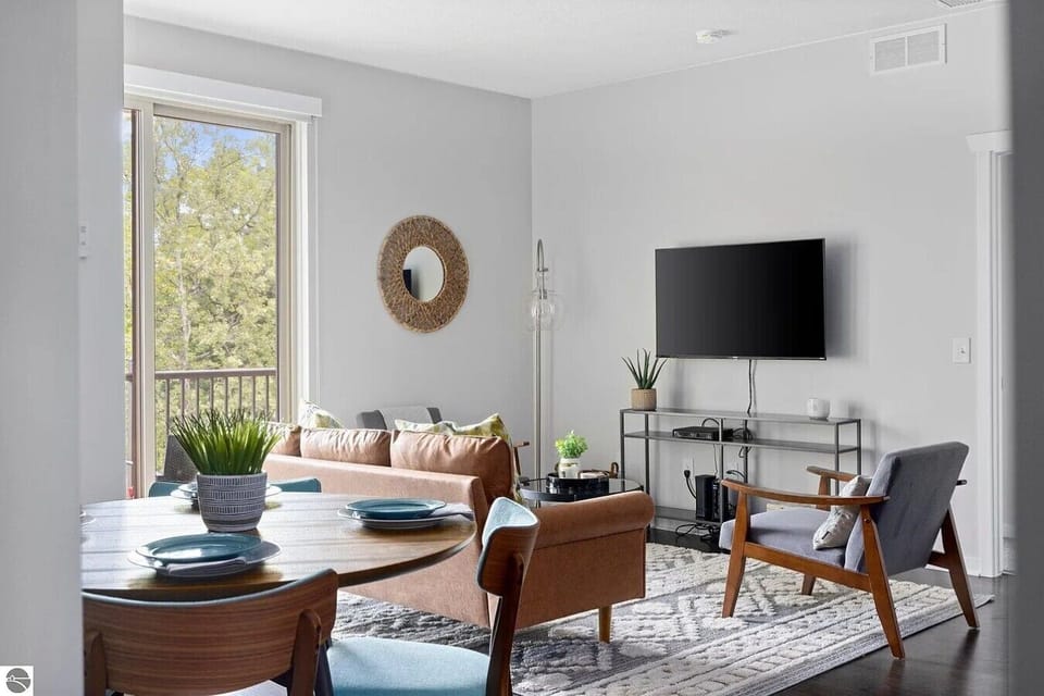 Spacious living room perfect for relaxing and gathering 🛋️✨