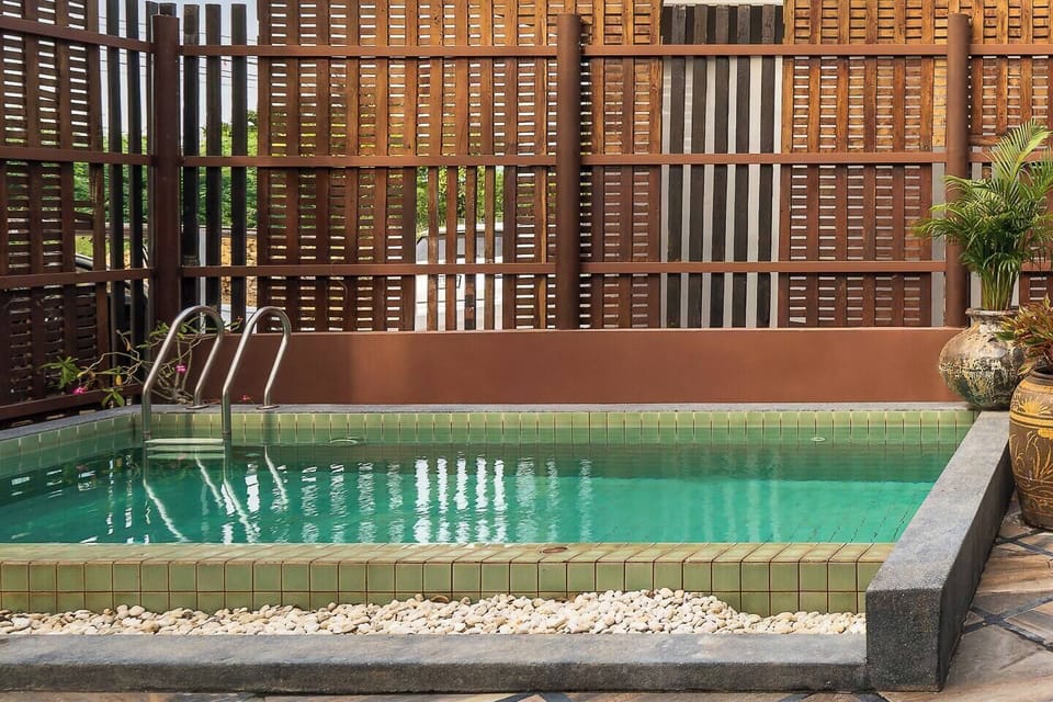 【Pool】Refreshing in the outdoor pool after walking at the beach or dipping and having a drink on a float tray that you can find next to the pool. Stay connected with your family and for instance your kids swimming while you relaxing in living space!