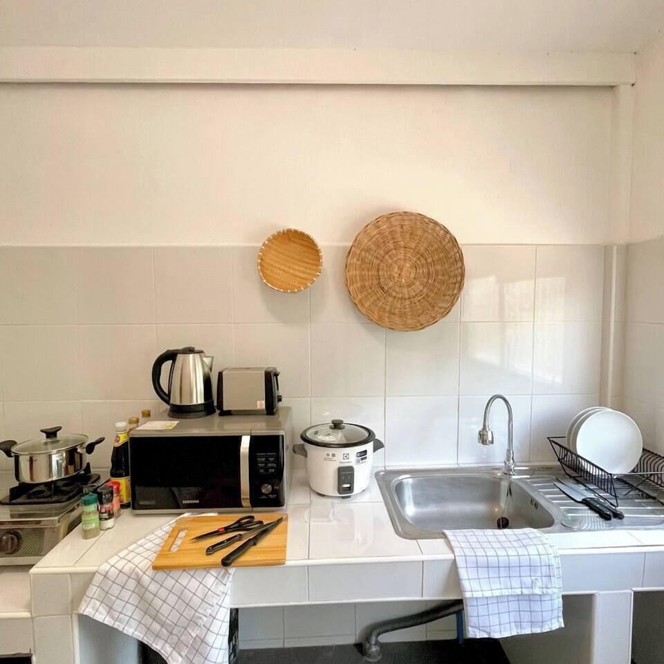 【Kitchen】Whip up Thai or international dishes with ease in our fully equipped kitchen. Includes all essentials plus spices like oil, salt, soy sauce, sugar, and pepper—ideal for meals any time of day. Guests love the thoughtful setup and convenience.