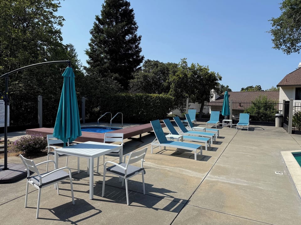 Hot tub, next to pool