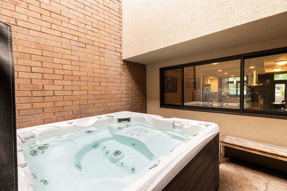 Indoor spa tub