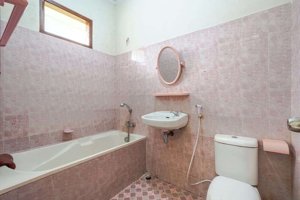 Family Room | Bathroom | Shower