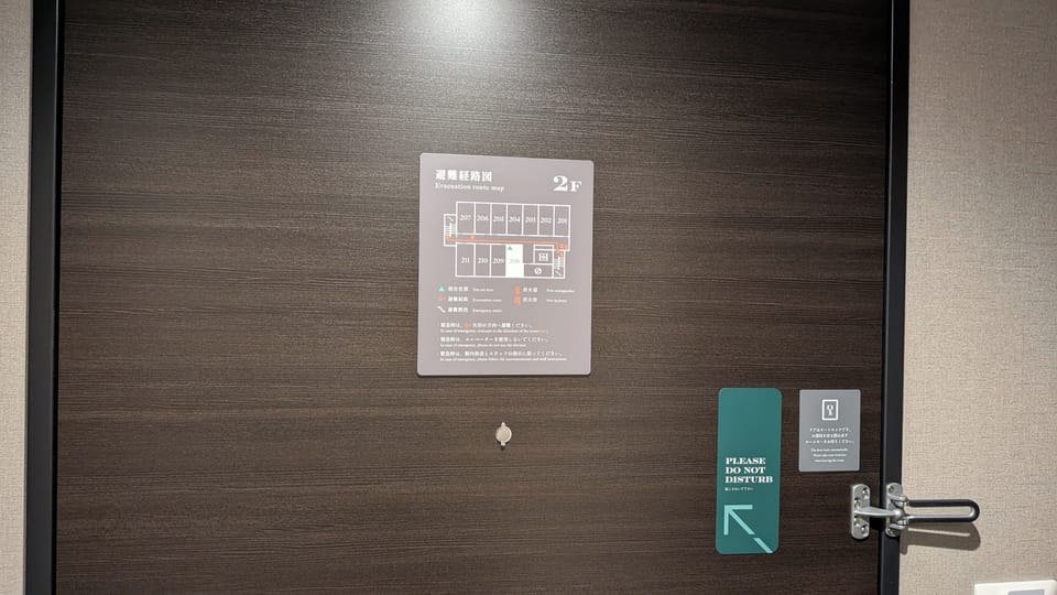 Universal Room | In-room safe, WiFi (free), bed sheets