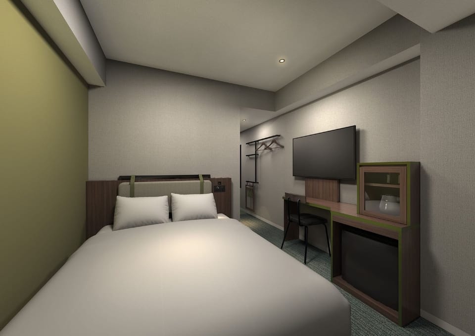 In-room safe, WiFi (free), bed sheets