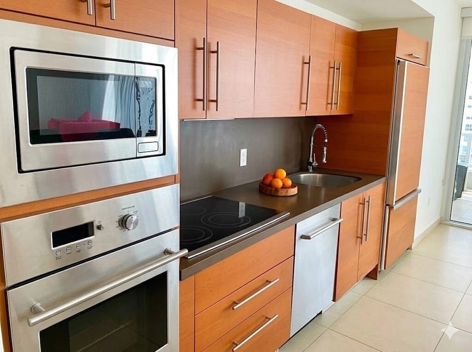 Deluxe Apartment | Private kitchen | Coffee/tea maker, fridge, microwave, oven