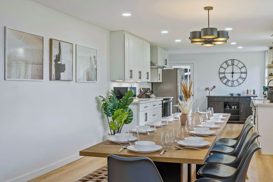 This bright, seamless blend of dining and culinary design✨