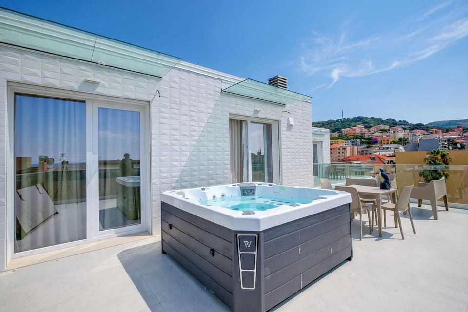 Jacuzzi