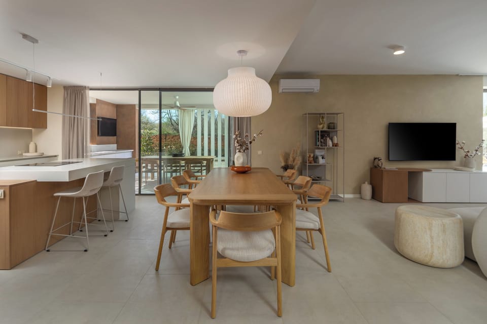 Kitchen and dining area
