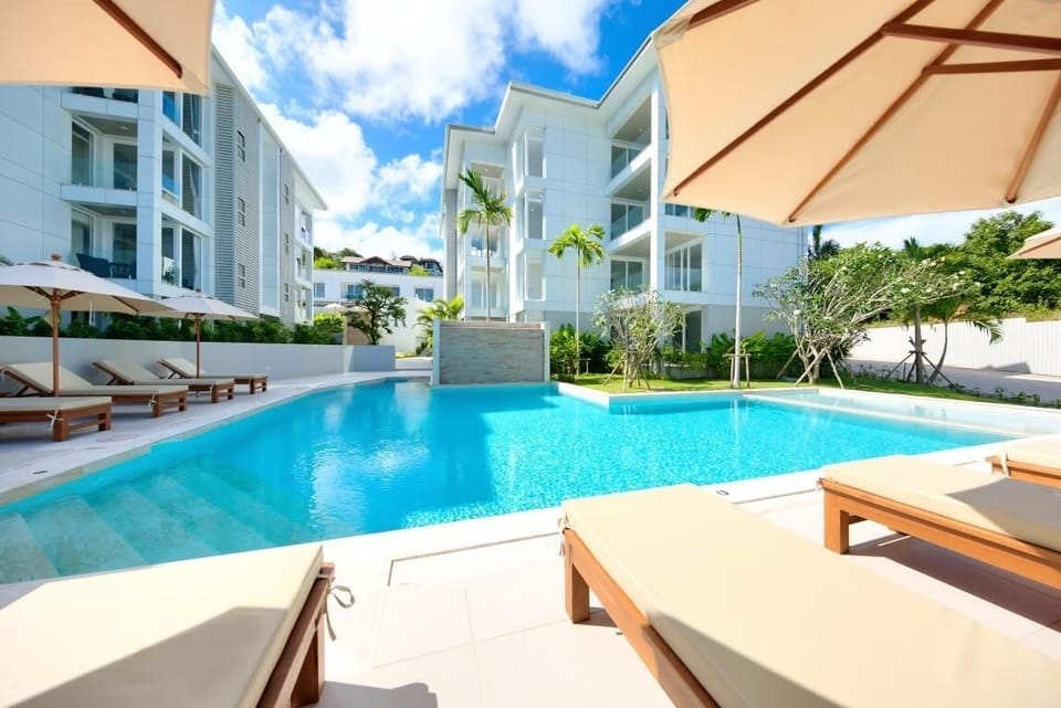 2 outdoor pools