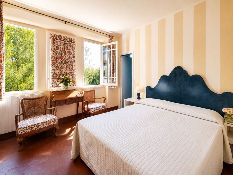 Comfort Double Room | In-room safe, WiFi (free), bed sheets
