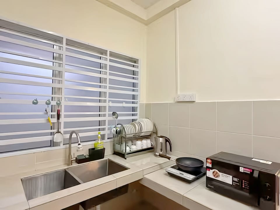 Apartment, 3 Bedrooms, Mountain View | Private kitchen | Fridge, microwave, stovetop, cookware/dishes/utensils