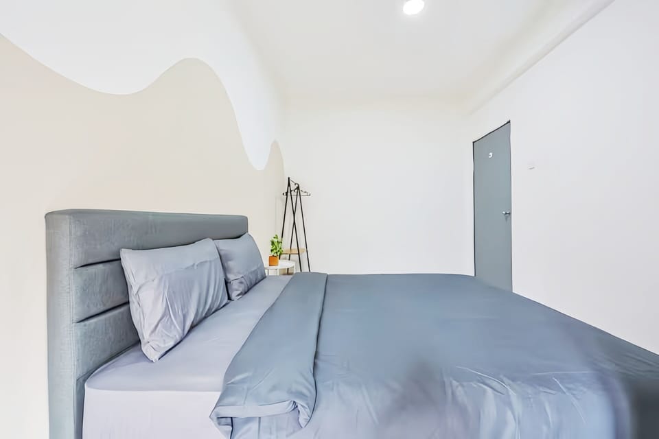 Apartment, 3 Bedrooms, Mountain View | Down comforters, blackout drapes, iron/ironing board, free WiFi