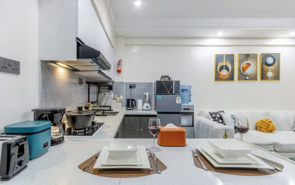 Deluxe Apartment, Balcony, City View | Private kitchen | Full-size fridge, microwave, cookware/dishes/utensils