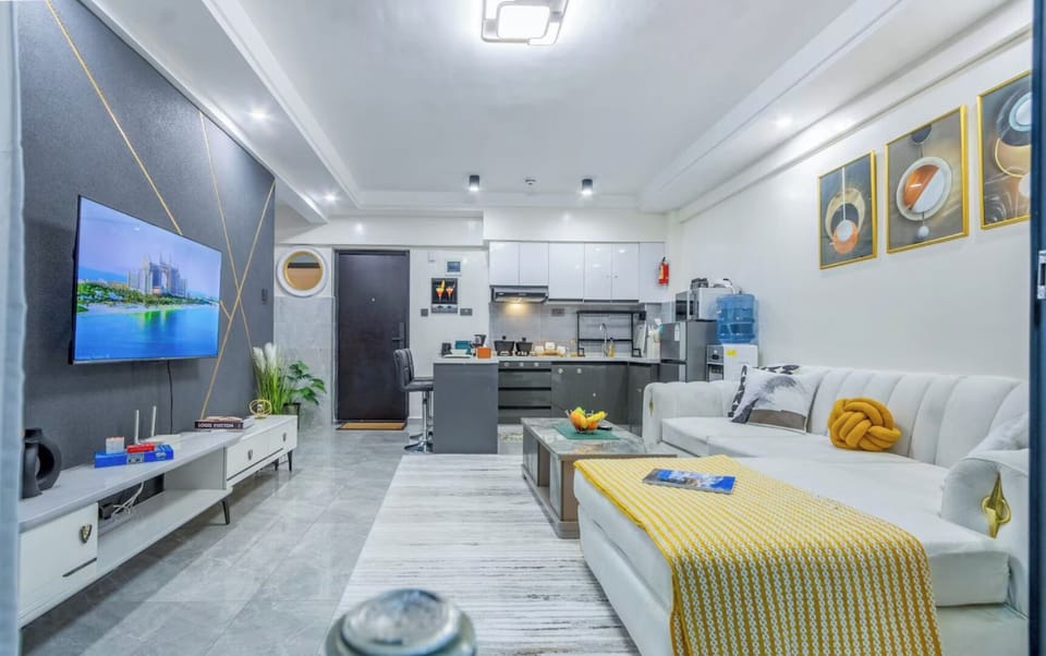 Deluxe Apartment, Balcony, City View | Living area