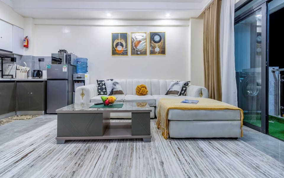 Deluxe Apartment, Balcony, City View | Living area