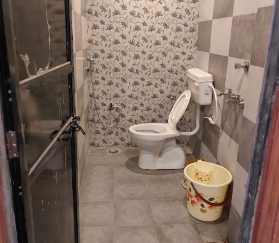 Triple Room | Bathroom | Shower, towels, soap