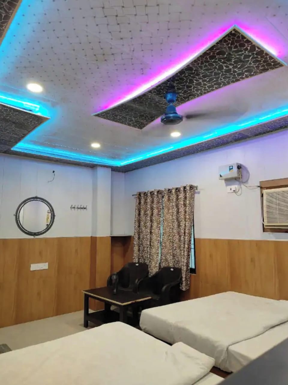 Family Room | Rollaway beds, bed sheets