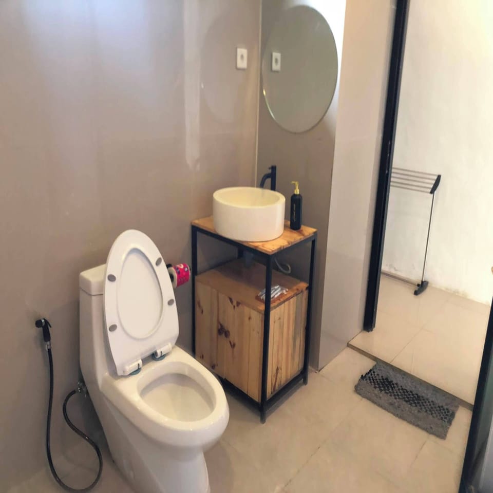 Superior Double Room | Bathroom | Shower, hair dryer, towels, soap