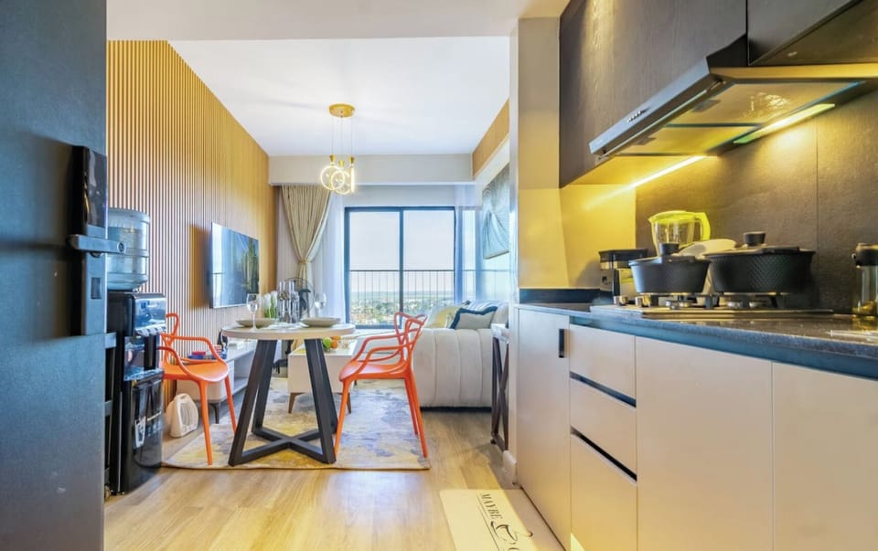 Deluxe Apartment, Balcony, City View | Private kitchen | Full-size fridge, microwave, cookware/dishes/utensils