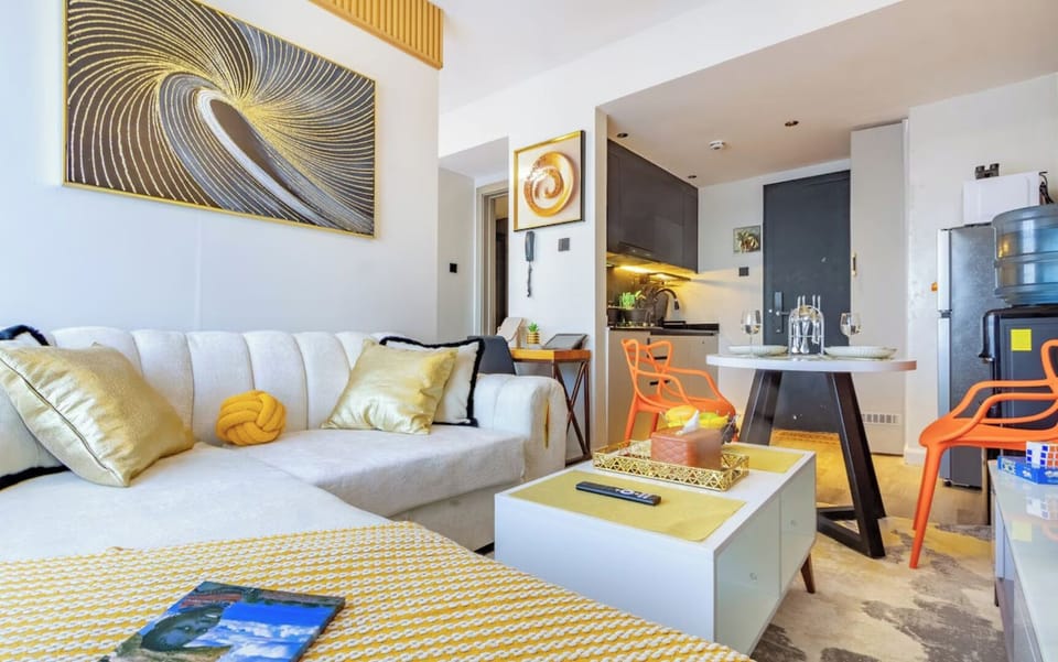 Deluxe Apartment, Balcony, City View | Living area