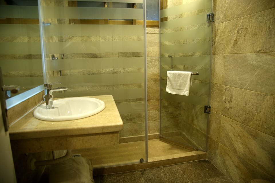 Shower, towels