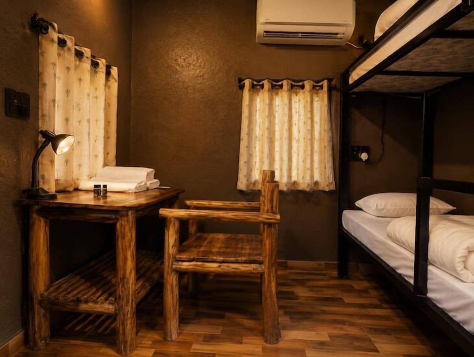 Executive Shared Dormitory | Premium bedding, desk, WiFi (free), bed sheets