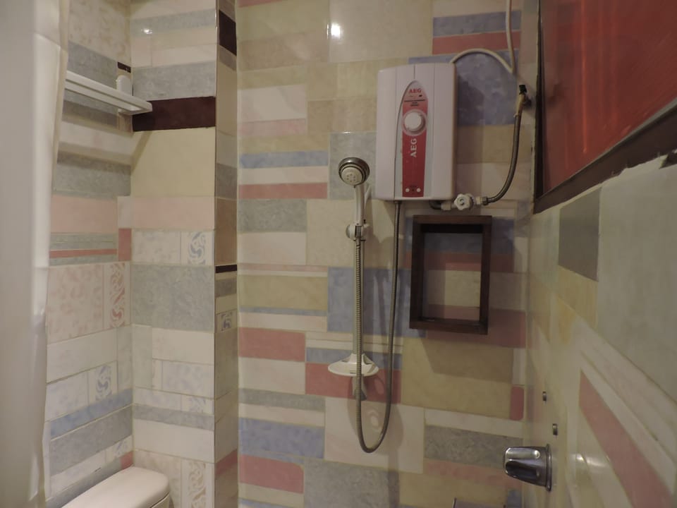 Standard Room | Bathroom | Shower, rainfall showerhead, free toiletries, bidet