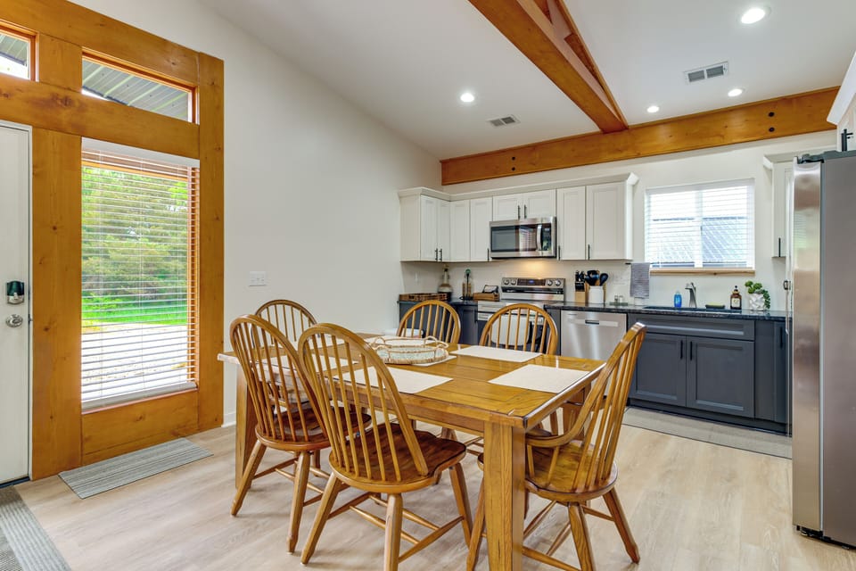 Kitchen & Dining Area